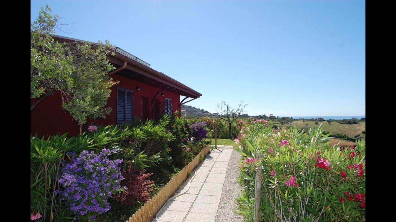 Country House Ciliegia Rossa Aparthotel Colonnella Buitenkant foto