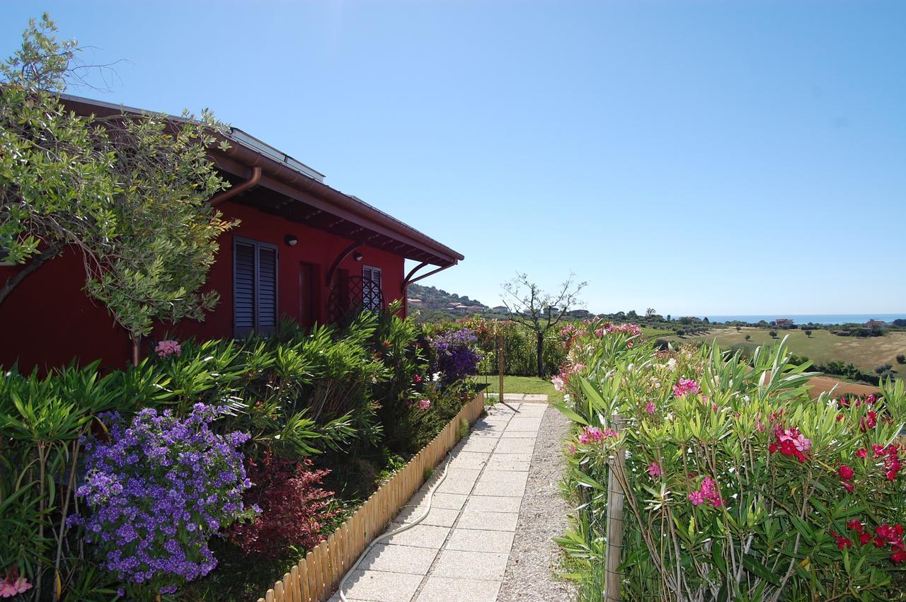 Country House Ciliegia Rossa Aparthotel Colonnella Buitenkant foto